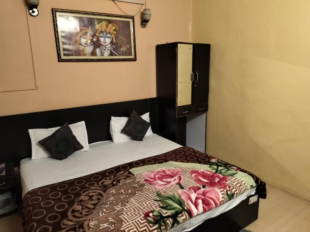 Ds Residency Varanasi-Prime Location-Parking Exterior photo