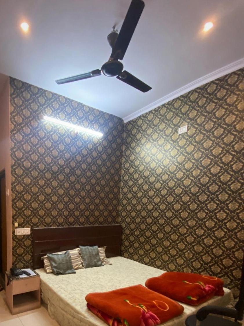 Ds Residency Varanasi-Prime Location-Parking Exterior photo
