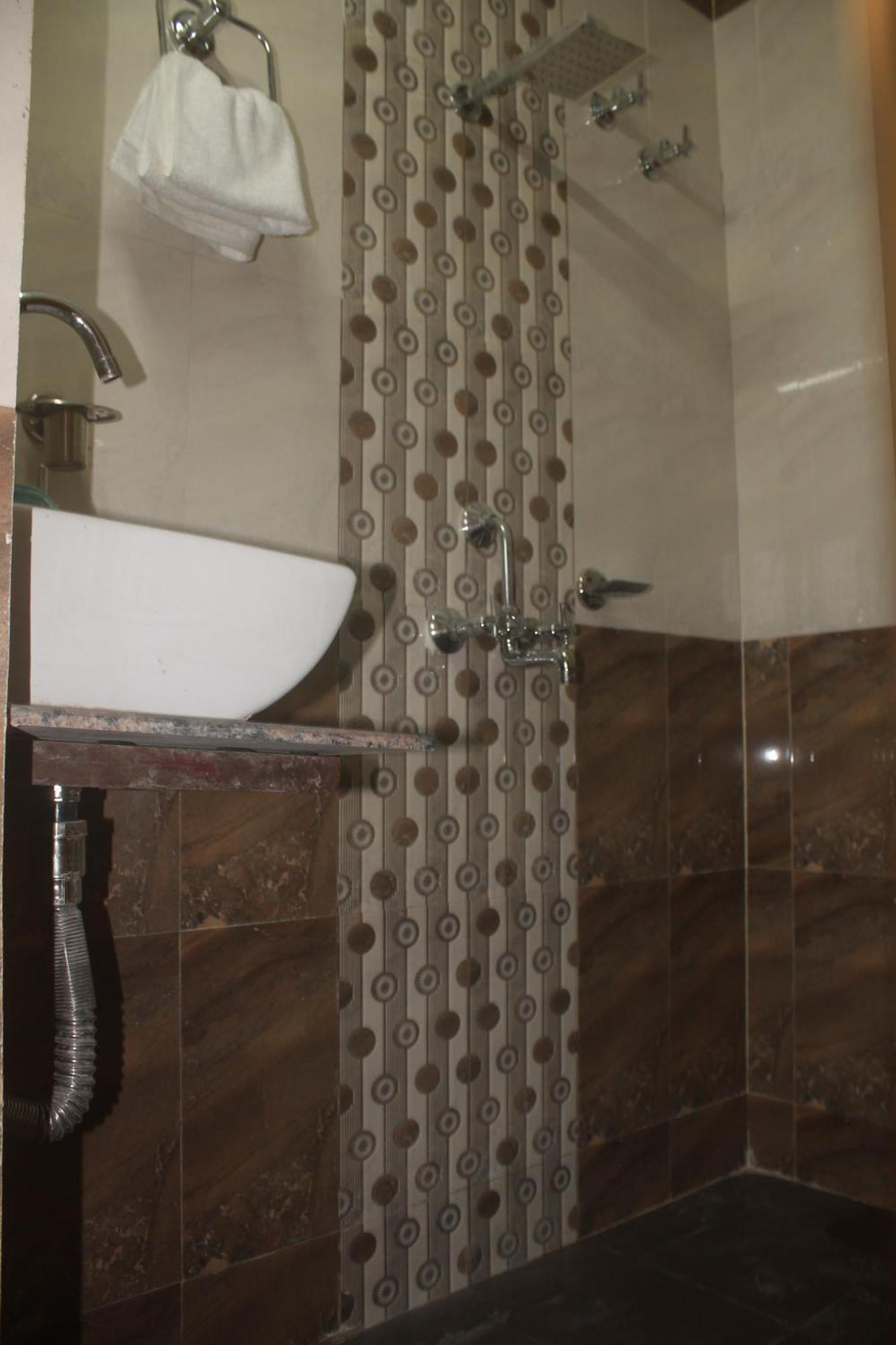 Ds Residency Varanasi-Prime Location-Parking Exterior photo