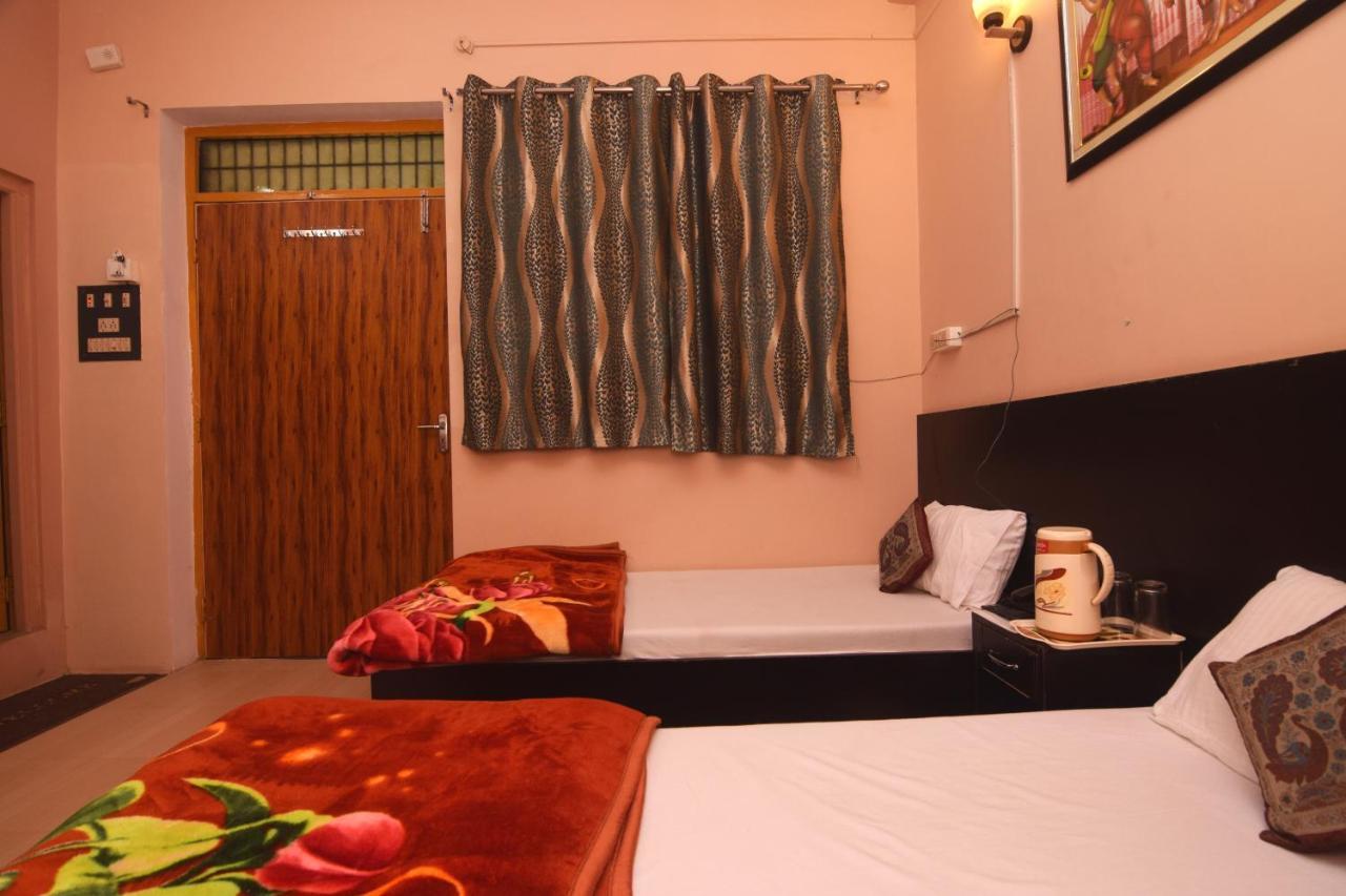 Ds Residency Varanasi-Prime Location-Parking Exterior photo